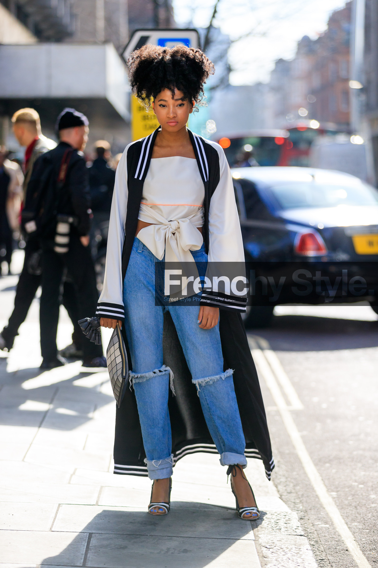 AUTUMN WINTER 2017-2018, AW 17-18, black and white shoes, black coat, blue denim, bow, bustier top, denim pants, FALL WINTER 2017-2018, fashion week, frenchystyle, full length, FW, FW 17-18, graphic coat, high heels, jeans, jonathan paciullo, kimono, leather bag, leather shoes, LFW, LONDON, street style, striped coat, stripes, trousers, vertical, white coat, white top