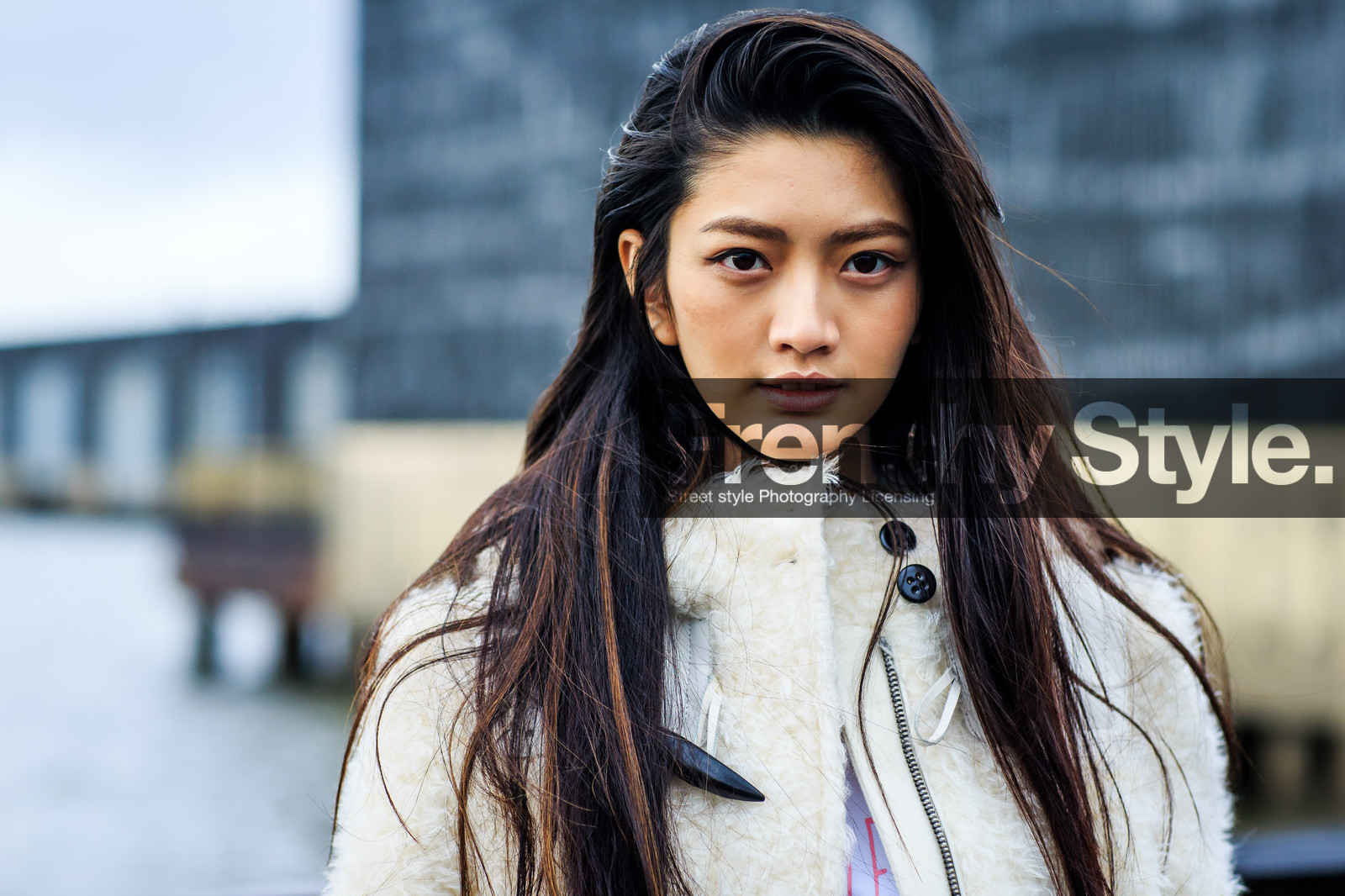 atmosphere details, AUTUMN WINTER 2016-2017, AW 16-17, caban, chloe, detail, fashion week, frenchystyle, fur coat, fur jacket, FW, FW 16-17, horizontal, jonathan paciullo, leather, leather bag, long hair, NEW YORK, NYFW, street style, white, white coat, white fur, white jacket, white pants, woman