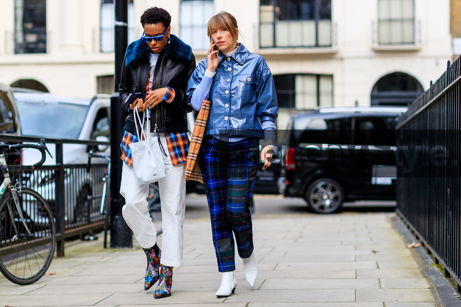 high heels, leather shoes, beige bag, blue jacket, blue pants, blue sweater, burberry, checked, checked pants, graphic pants, leather bag, leather jacket, plaid, printed pants, tartan, tote bag, black jacket, checked shirt, earrings, fur collar, multicolor shoes, printed shoes, sunglasses, trousers, white bag, white pants, yellow heels, street style, jonathan paciullo, FW, frenchystyle, fashion week, LFW, LONDON, AUTUMN WINTER 2018-2019, AW 18-19, FALL WINTER 2018-2019, FW 18-19, horizontal, atmosphere details, full length, donna wallace