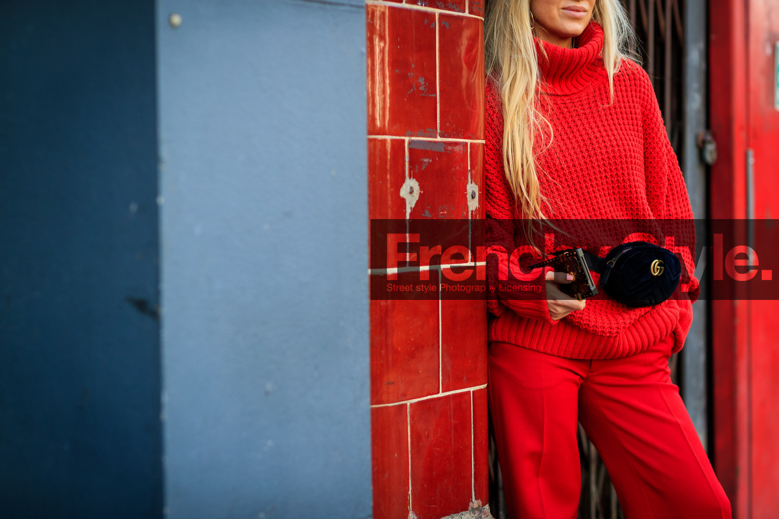 black bag, fanny pack, fany, gucci, leather bag, red pants, red sweater, tone on tone, total look red, trousers, fashion week, frenchystyle, FW, jonathan paciullo, street style, LFW, LONDON, AUTUMN WINTER 2018-2019, AW 18-19, FALL WINTER 2018-2019, FW 18-19, horizontal, atmosphere details, detail, sandra hagelstam