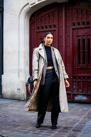 burberry trench, black trop, black cropped top, leayher pants, baggy trousers, black trousers, black and white blazer, model, street style, jonathan paciullo, FW, frenchystyle, fashion week, AUTUMN WINTER 2022-2023, FALL WINTER 2022_2023, FW 22-23, PFW, PARIS, full length, vertical, black boots