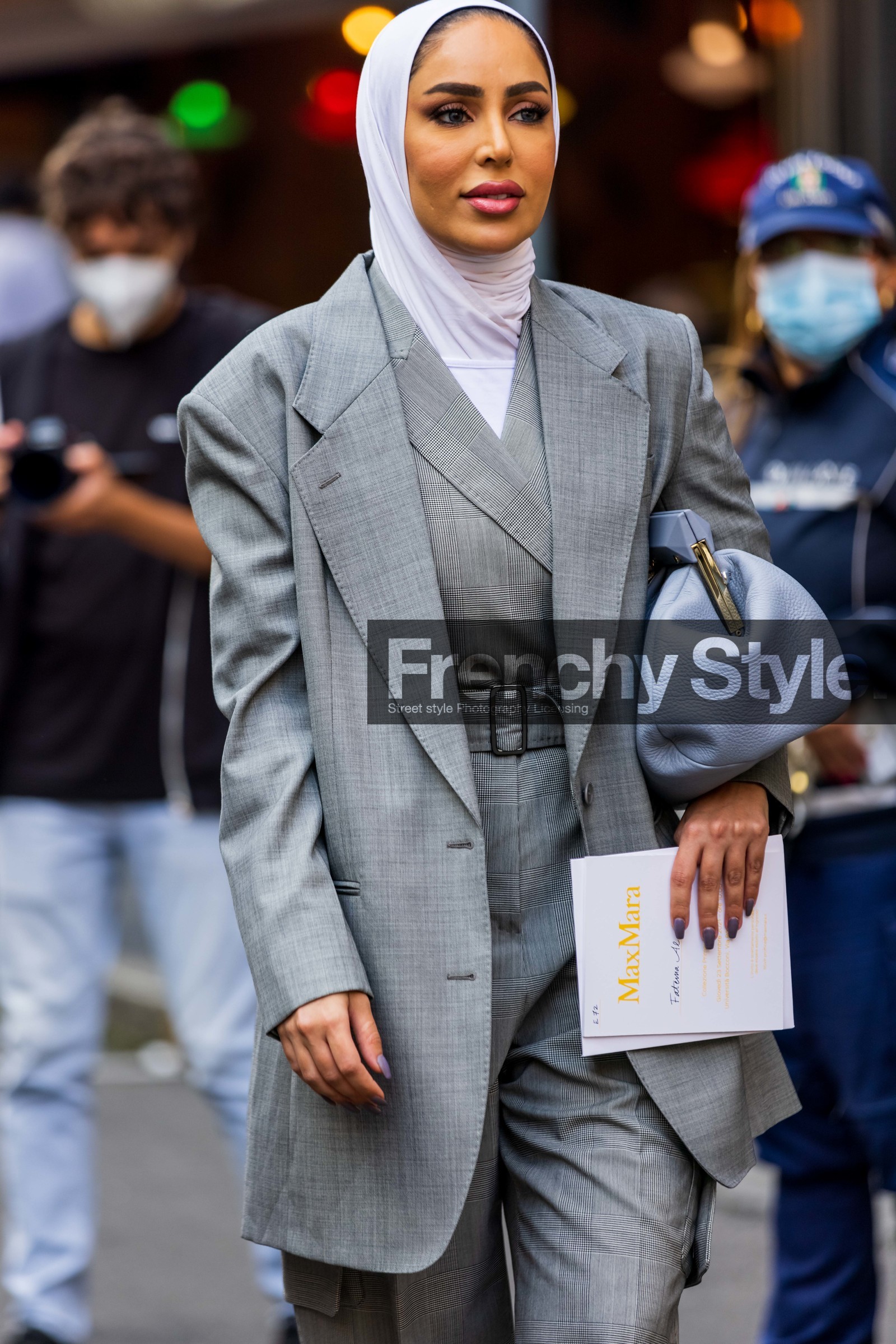 bag, grey bag, grey blazer, grey pouch, grey suit, hijab, hood top, leather bag, leather pouch, pouch, tartan jumpsuit, total look maxmara, fashion week, frenchystyle, FW, jonathan paciullo, street style, MFW, MILAN, SPRING SUMMER 2022, SS 22, vertical, atmosphere details, detail