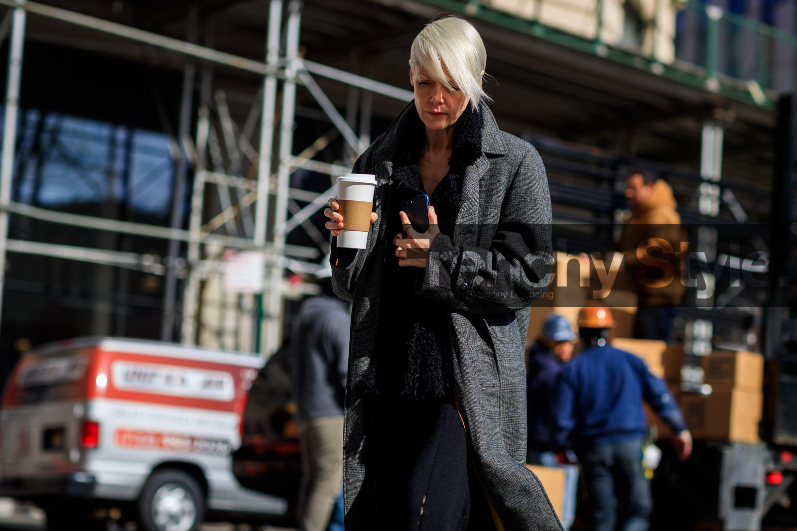 black scarf, grey coat, trousers, street style, jonathan paciullo, FW, frenchystyle, fashion week, NYFW, NEW YORK, AUTUMN WINTER 2018-2019, AW 18-19, FALL WINTER 2018-2019, FW 18-19, atmosphere details, horizontal, detail, kate lanphear