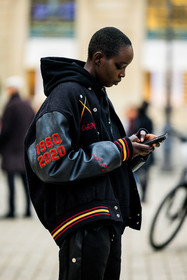 shrot hair, black jacket, baseball jacket, vintage jacket, printed jacket. 90 look, fashion week, frenchystyle, FW, jonathan paciullo, street style, PARIS, PFW, SPRING SUMMER 2022, SS 22, atmosphere details, detail, vertical, model
