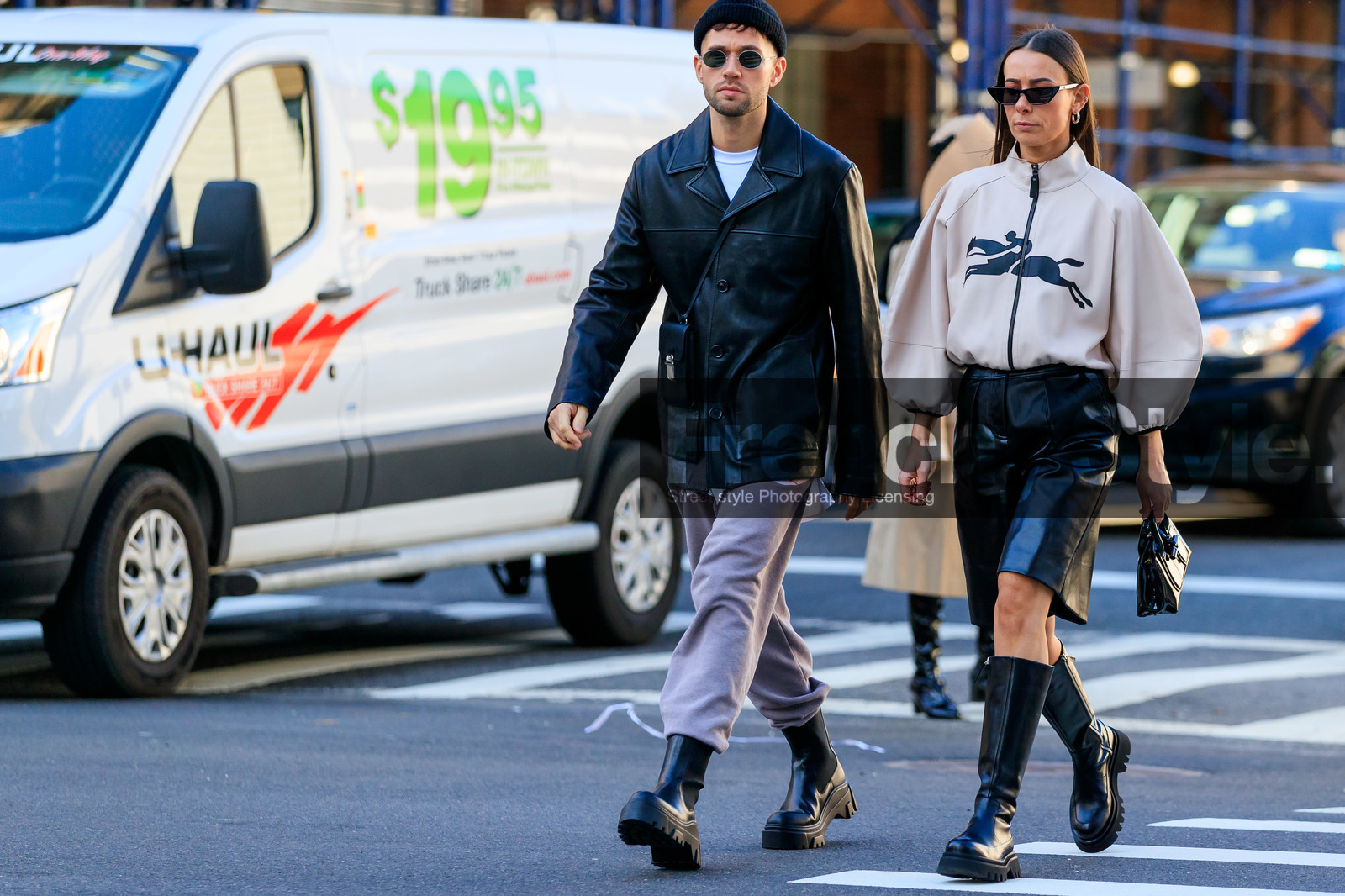 alice & j.s, alice barbier, longchamps bag, beige leather jacket, zipped jacket, animal print jacket, black leather boots, black leather bermuda shorts, black leather jacket, balloon sleeves, flat boots, chelsea boots, big sole boots, high boots, longchamps jacket, longchamps look, JS roques, alice & j.s, black leather bag, black leather jacket, black hat, woolen hat, small sunglasses, metalic frame sunglasses, light grey pants, jogging pants, black leather boots, chelsea boots, big sole boots, white t-shirt, crossbody bag, fashion week, frenchystyle, FW, jonathan paciullo, street style, AUTUMN WINTER 2020-2021, FALL WINTER 2020-2021, FW 20-21, horizontal, atmosphere details, full length, NYFW, NEW YORK