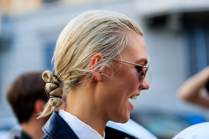 atmosphere details, black jacket, detail, fashion week, frenchystyle, FW, hair, horizontal, jonathan paciullo, karlie kloss, leather jacket, leather perfecto, MFW, MILAN, model, ponytail, SPRING SUMMER 2018, SS 18, street style, sunglasses, wet hair