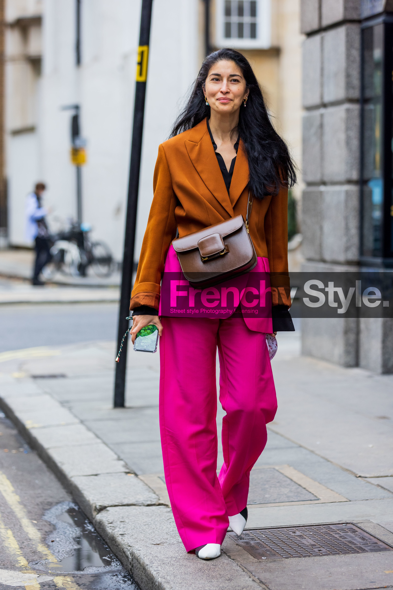 Caroline Issa, flared pants, pink, fuscia, blazer, suit, camel, handbag, crossbody bag, fashion week, frenchystyle, FW, jonathan paciullo, street style, SS 22, SPRING SUMMER 2022, LFW, LONDON, vertical, full length