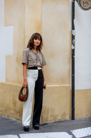 alyssa coscarelli, beige shirt, checked shirt, short sleeves shirt, white pants, black pants, bicolor pants, flare pants, brown leather bag, brown leather boots, coperni bag, animal skin bag, hand bag, platform shoes, PARIS, PFW, SPRING SUMMER 2020, SS 20, fashion week, frenchystyle, FW, jonathan paciullo, street style, vertical, full length