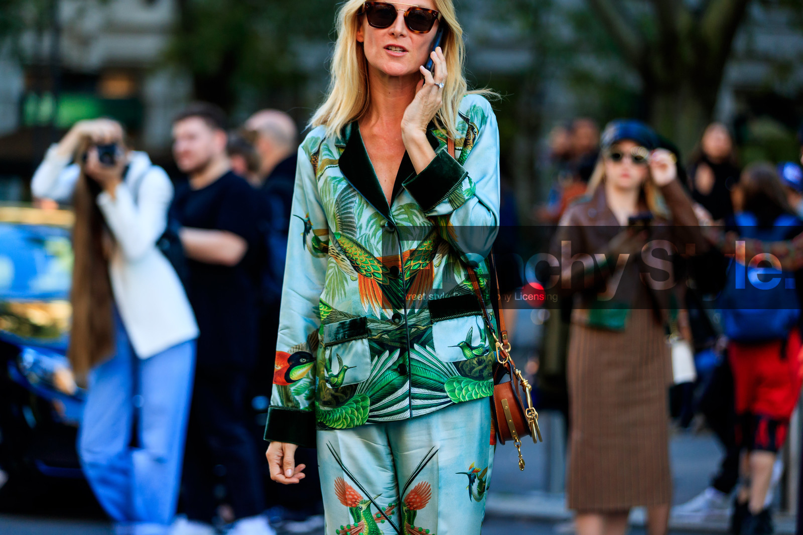 atmosphere details, blazer, brown bag, chloé, detail, Elizabeth von Guttman, fashion week, floral, flowers, frenchystyle, FW, graphic jacket, graphic pants, graphic shirt, graphic suit, green jacket, green pants, green suit, horizontal, jonathan paciullo, leather bag, MFW, MILAN, printed jacket, printed pants, printed shirt, printed suit, SPRING SUMMER 2018, SS 18, street style, sunglasses, trousers
