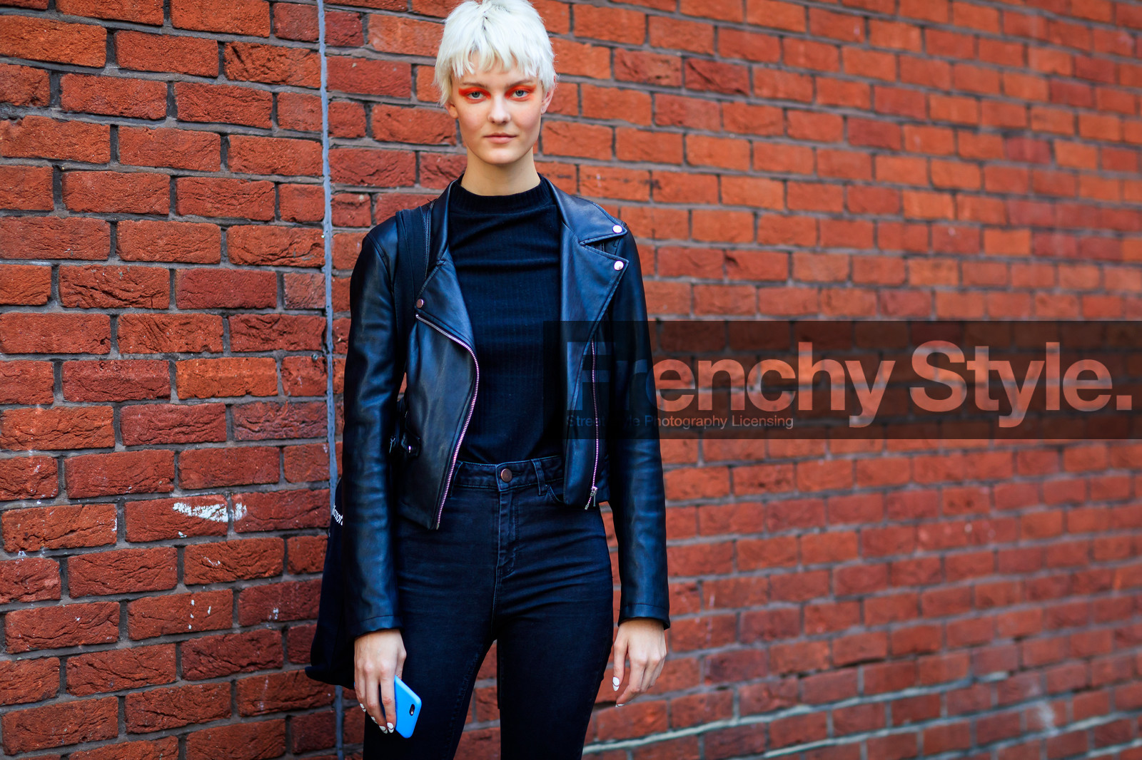 atmosphere details, black bag, black denim, black jacket, black perfecto, black top, blazer, charlee fraser, denim pants, detail, dyed hair, eyeliner, eyeshadow, fashion week, frenchystyle, FW, horizontal, jeans, jonathan paciullo, leather jacket, leather perfecto, LFW, LONDON, model, sarah fraser, short hair, SPRING SUMMER 2018, SS 18, street style, tone on tone, total look black, trousers