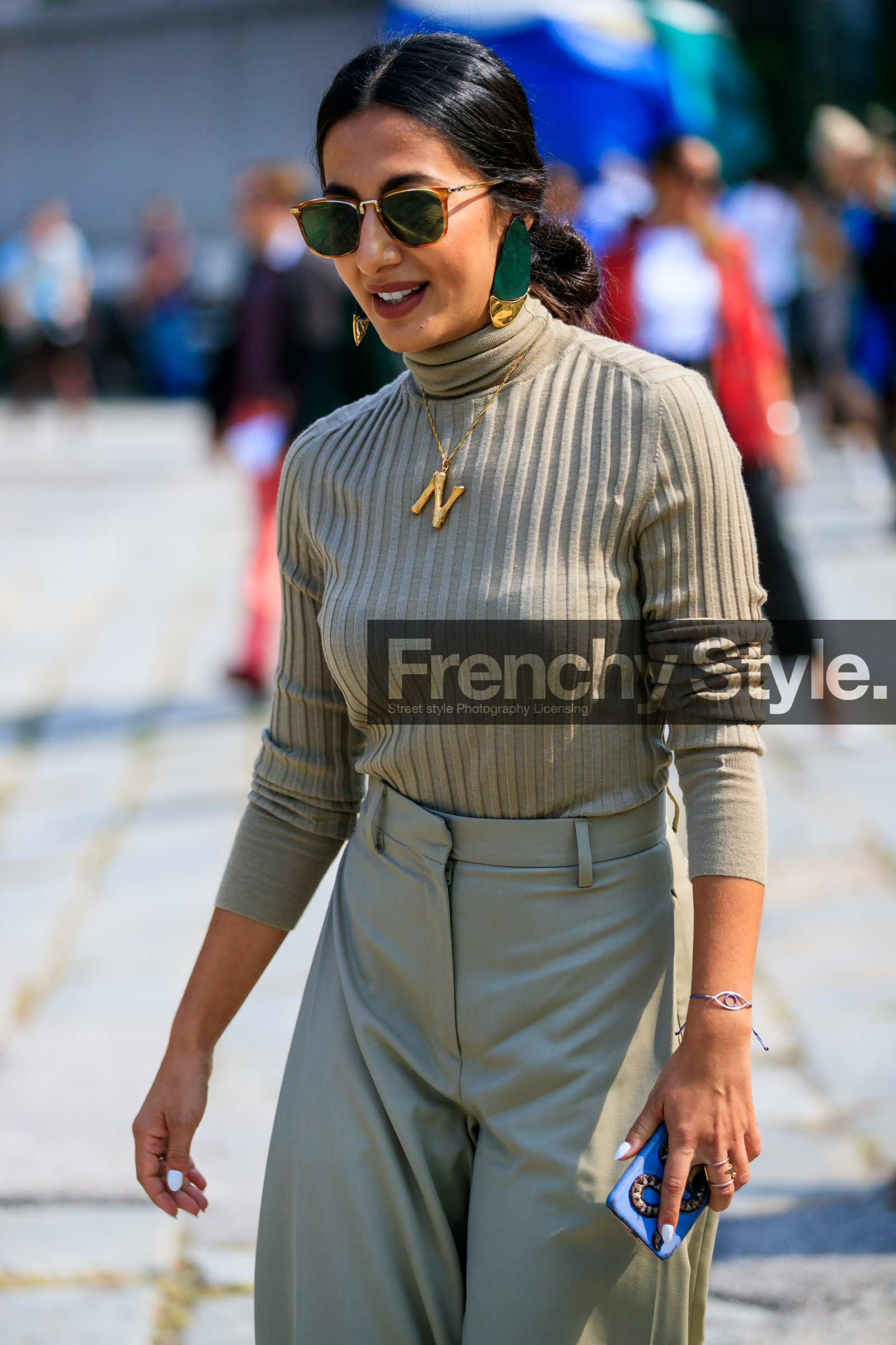 beige pants, beige sweater, céline, earrings, nausheen shah, necklace, sunglasses, tone on tone, total look beige, trousers, street style, jonathan paciullo, FW, frenchystyle, fashion week, MFW, MILAN, SPRING SUMMER 2019, SS 19, vertical, atmosphere details, detail