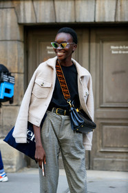 model, black t-shirt, black leather belt, black leather bag, fendi bag, fendi strap bag, logo strap bag, orange strap bag, velvet strap bag, crossbody bag, white jacket, woolen jacket, carrot pants, checked pants, beige pants, sheer sunglasses, eyecat sunglasses, butterfly sunglasses, mirror sunglasses, PARIS, PFW, SPRING SUMMER 2020, SS 20, fashion week, frenchystyle, FW, jonathan paciullo, street style, vertical, atmosphere details, detail