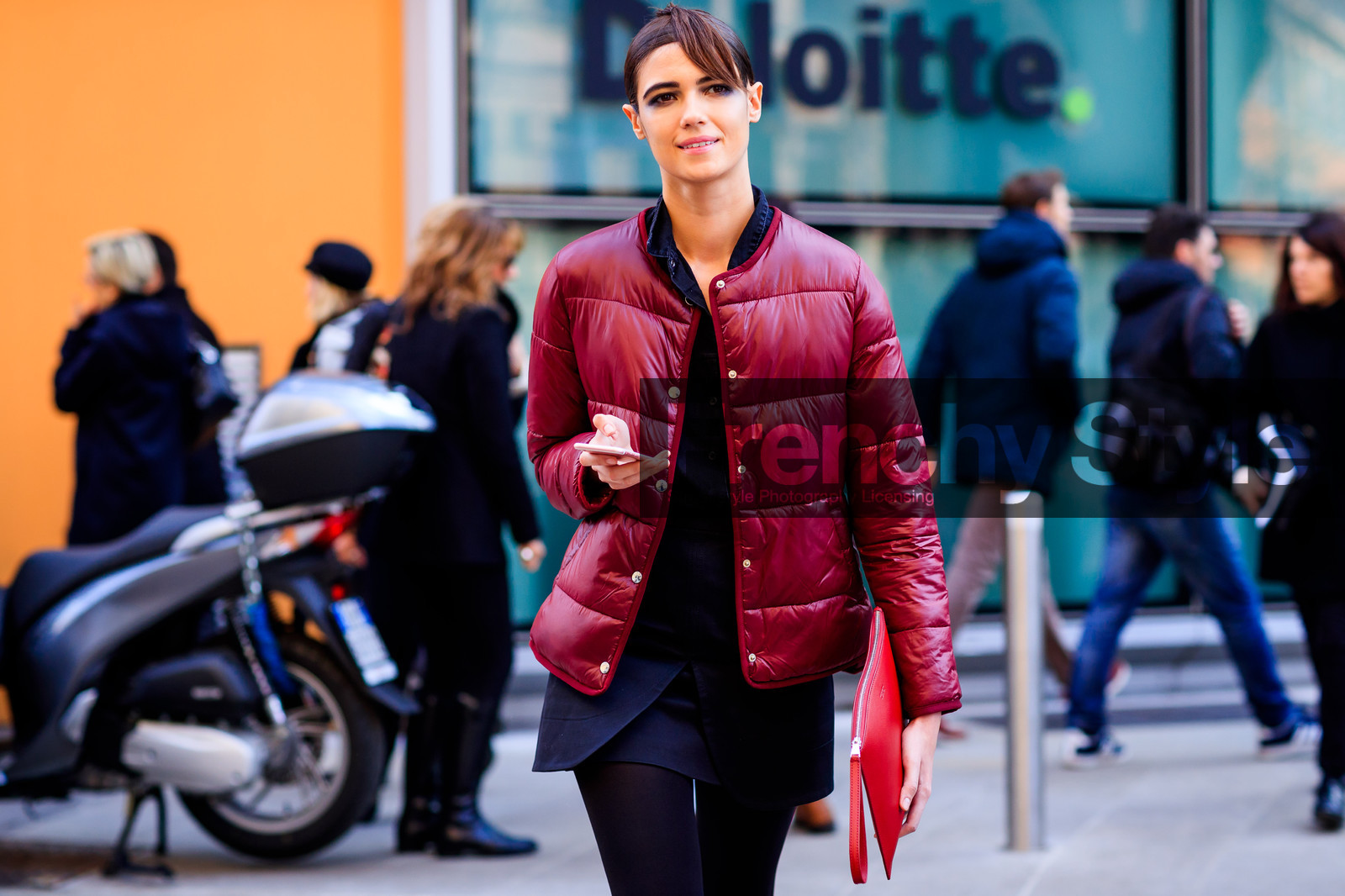 atmosphere details, AUTUMN WINTER 2017-2018, AW 17-18, black skirt, detail, down jacket, FALL WINTER 2017-2018, fashion week, frenchystyle, FW, FW 17-18, horizontal, jonathan paciullo, leather bag, MFW, MILAN, model, red bag, red jacket, street style