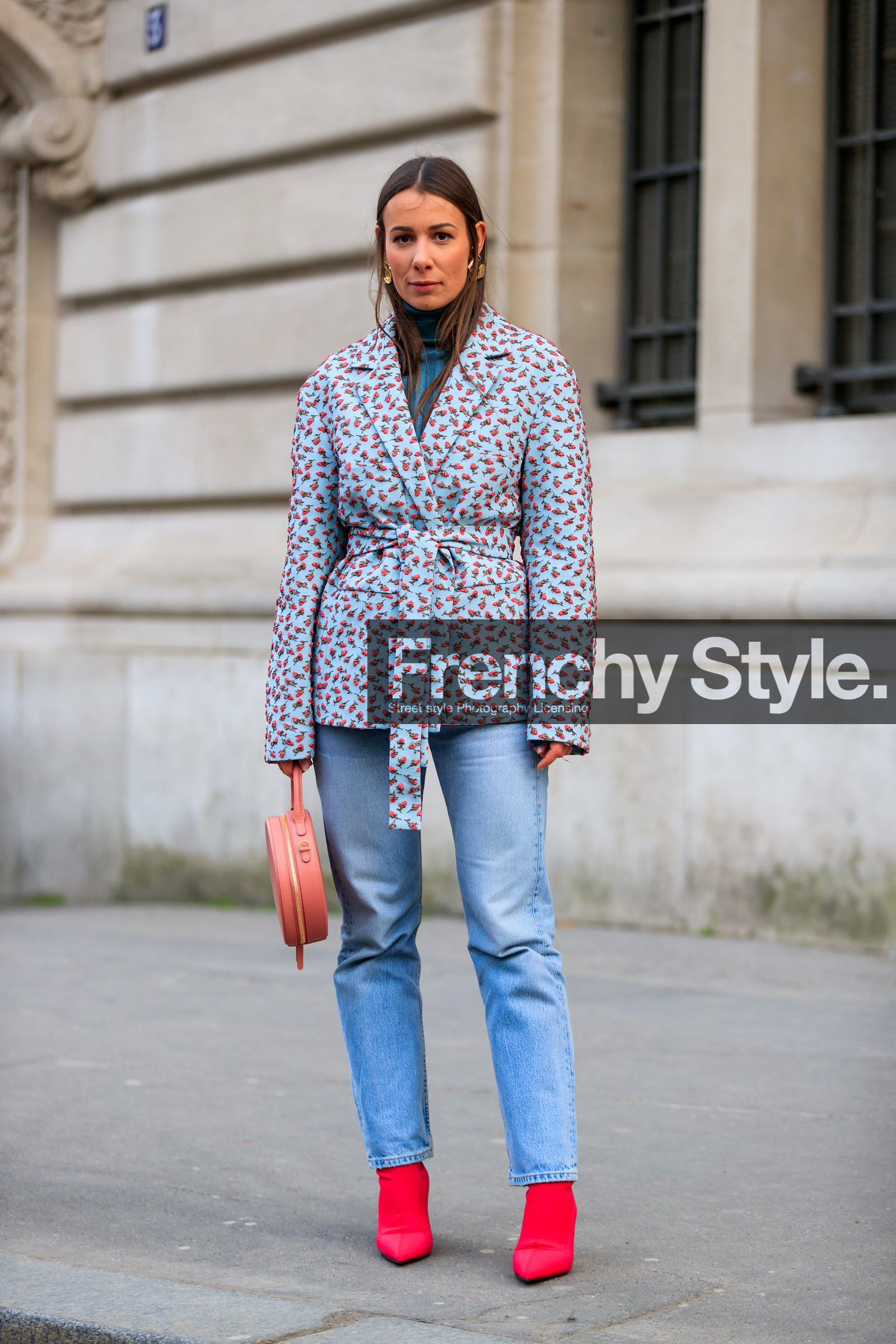 blue denim, blue jacket, denim pants, graphic jacket, high heels, jeans, leather bag, leather shoes, pink bag, printed jacket, red boots, trousers, street style, jonathan paciullo, FW, frenchystyle, fashion week, PFW, PARIS, AUTUMN WINTER 2018-2019, FALL WINTER 2018-2019, FW 18-19, vertical, full length, alice & j.s