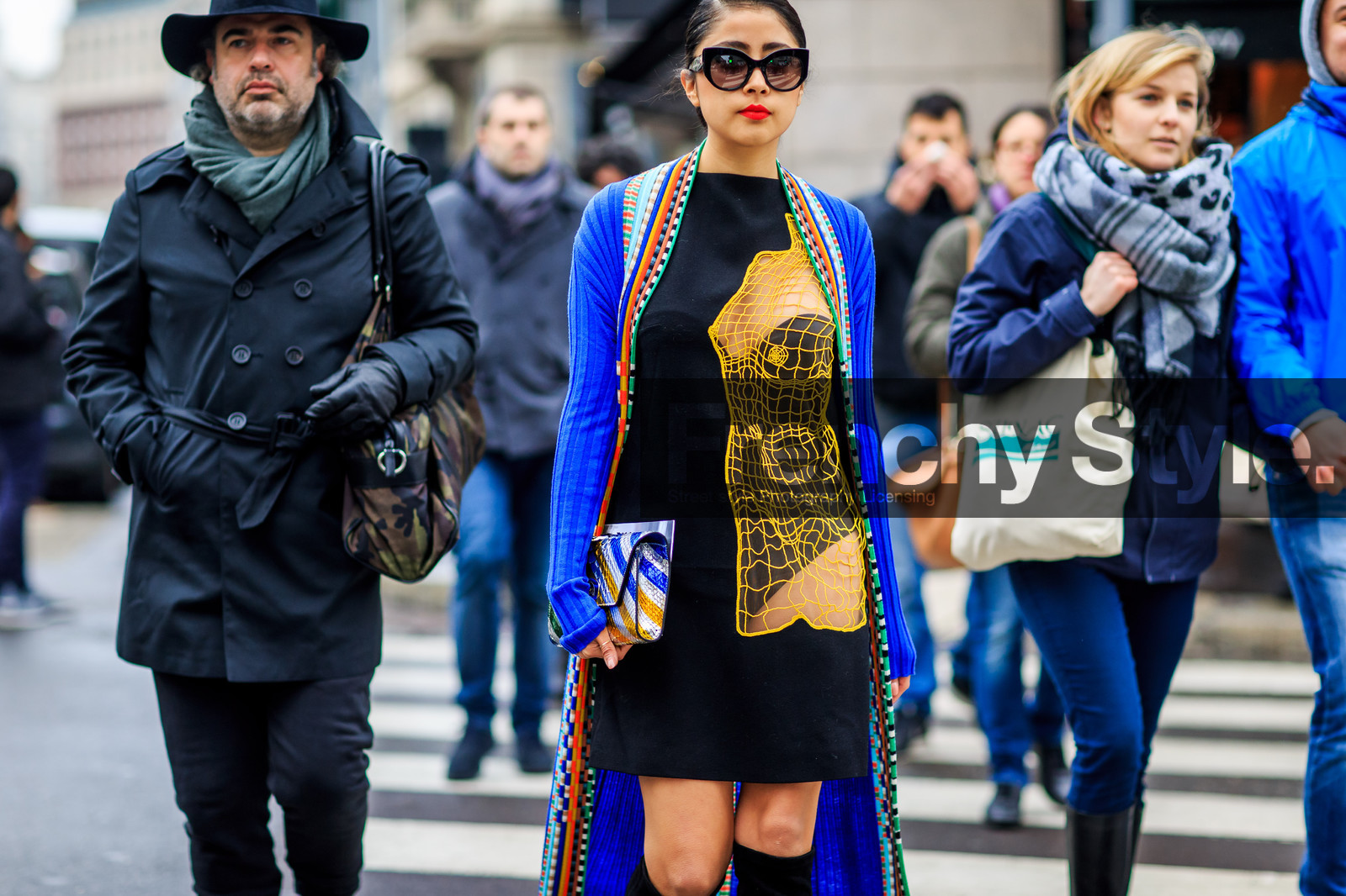 atmosphere details, AUTUMN WINTER 2016-2017, AW 16-17, black boots, black dress, blue cardigan, denni elias, detail, FALL WINTER 2016-2017, fashion week, frenchystyle, FW, FW 16-17, golden heel, graphic clutch, graphic jacket, graphic sweater, high boots, horizontal, jonathan paciullo, leather clutch, LFW, LONDON, MENSWEAR, metallic clutch, printed dress, silver clutch, street style, striped clutch, striped jacket, striped sweater, suede bag, suede shoes, sunglasses