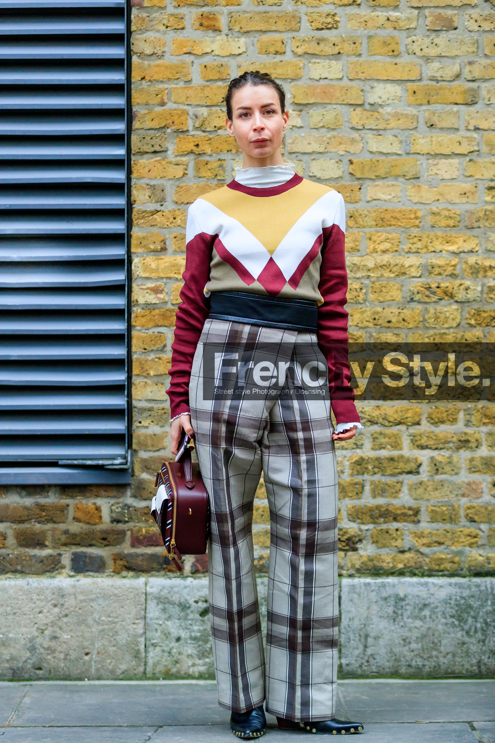 AUTUMN WINTER 2017-2018, AW 17-18, black belt, black boots, brown pants, FALL WINTER 2017-2018, fashion week, frenchystyle, full length, FW, FW 17-18, graphic bag, graphic sweater, irina lakicevic, jonathan paciullo, leather bag, leather belt, leather shoes, LFW, LONDON, plaid, printed bag, printed pants, printed sweater, red bag, red sweater, street style, stripes, tartan, trousers, vertical, white top