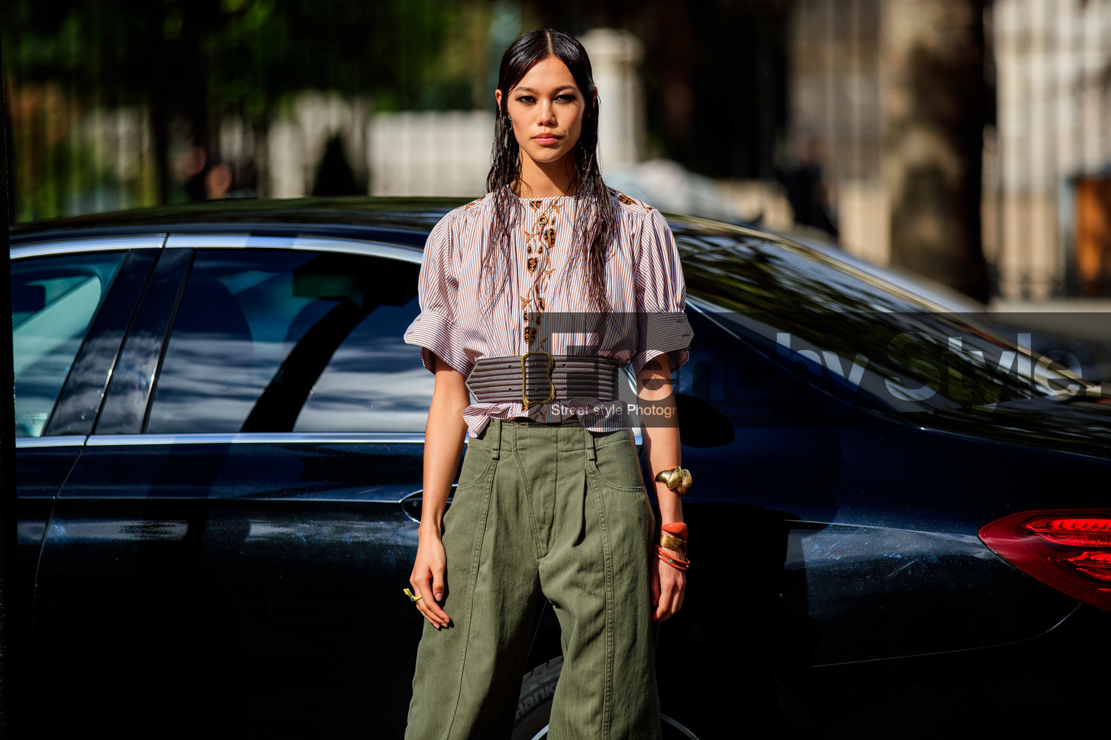 jade nguyen, kaki pants, loose pants, striped blouse, short sleeve blouse, belted blouse, hair details, make up, make up details, embroidered blouse, floral embroidered blouse, camel blouse, white blouse, brown leather belt, big belt, golden buckle belt, chloe blouse, chloe look, chloe pants, chloe belt, fashion week, frenchystyle, FW, jonathan paciullo, street style, PFW, PARIS, SPRING SUMMER 2021, SS 21, horizontal, atmosphere details, detail, model