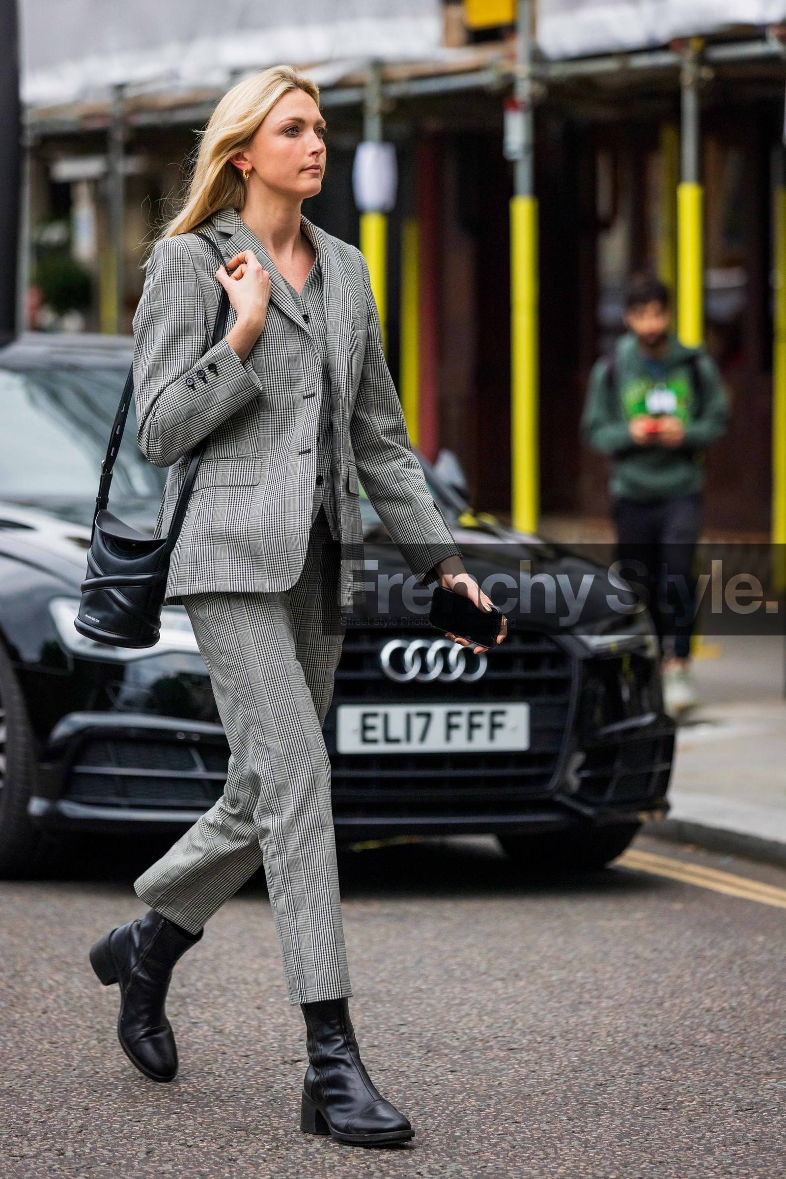 jane macfarland, black, suit, plaid, sunglasses, bottines, boots, blazer, alexander mcqueen, bucket bag, fashion week, frenchystyle, FW, jonathan paciullo, street style, SS 22, SPRING SUMMER 2022, LFW, LONDON, vertical, full length