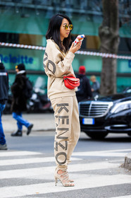 AUTUMN WINTER 2016-2017, AW 16-17, beige pants, beige shoes, beige sweater, chloe, FALL WINTER 2016-2017, fashion week, frenchystyle, full length, FW, FW 16-17, graphic shoes, high heels, jonathan paciullo, kenzo, leather bag, leather shoes, LFW, LONDON, MENSWEAR, mini bag, nude sandals, open toe, printed sweater, red bag, street style, sunglasses, sweatpants, trousers, vertical, yuwei zhangzou