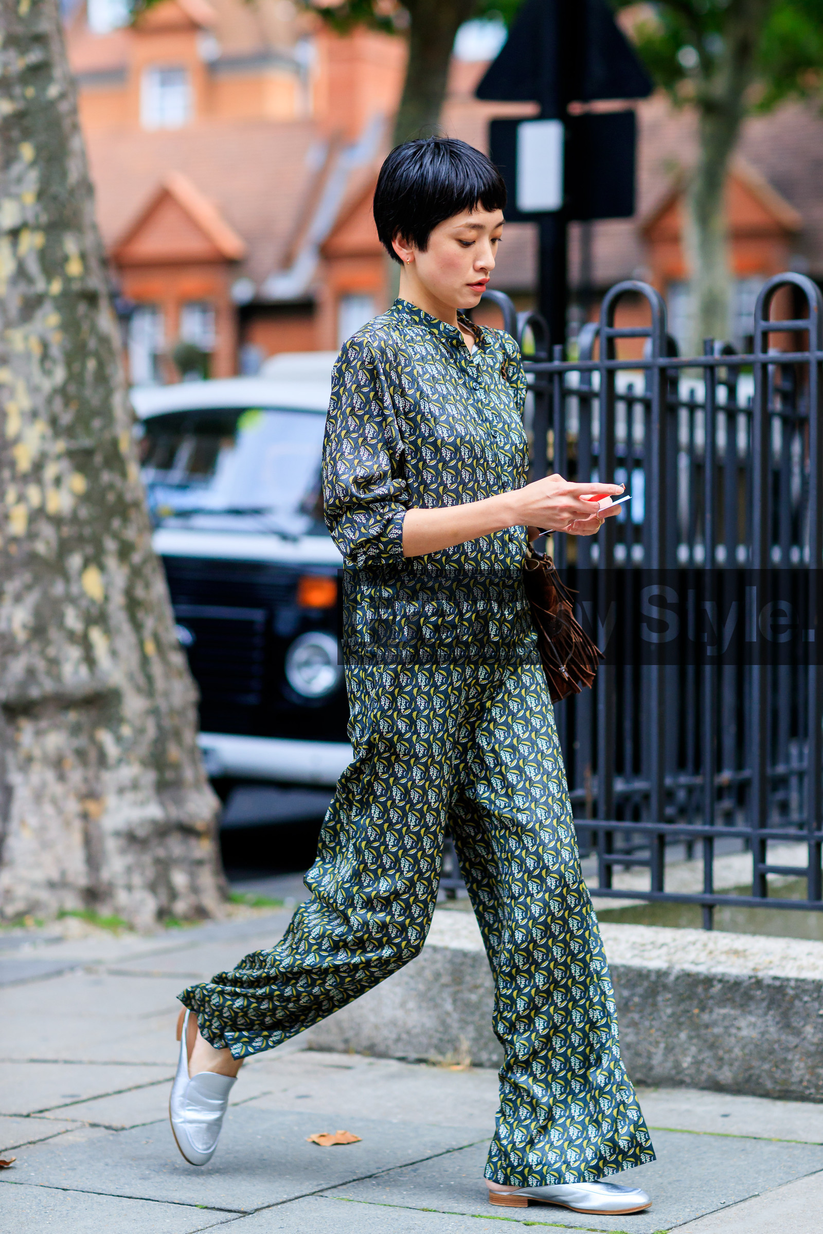 fashion week, frenchystyle, full length, FW, graphic jumpsuit, green jumpsuit, jonathan paciullo, leather bag, leather shoes, LFW, LONDON, mules, printed jumpsuit, silver shoes, SPRING SUMMER 2018, SS 18, street style, trousers, vertical