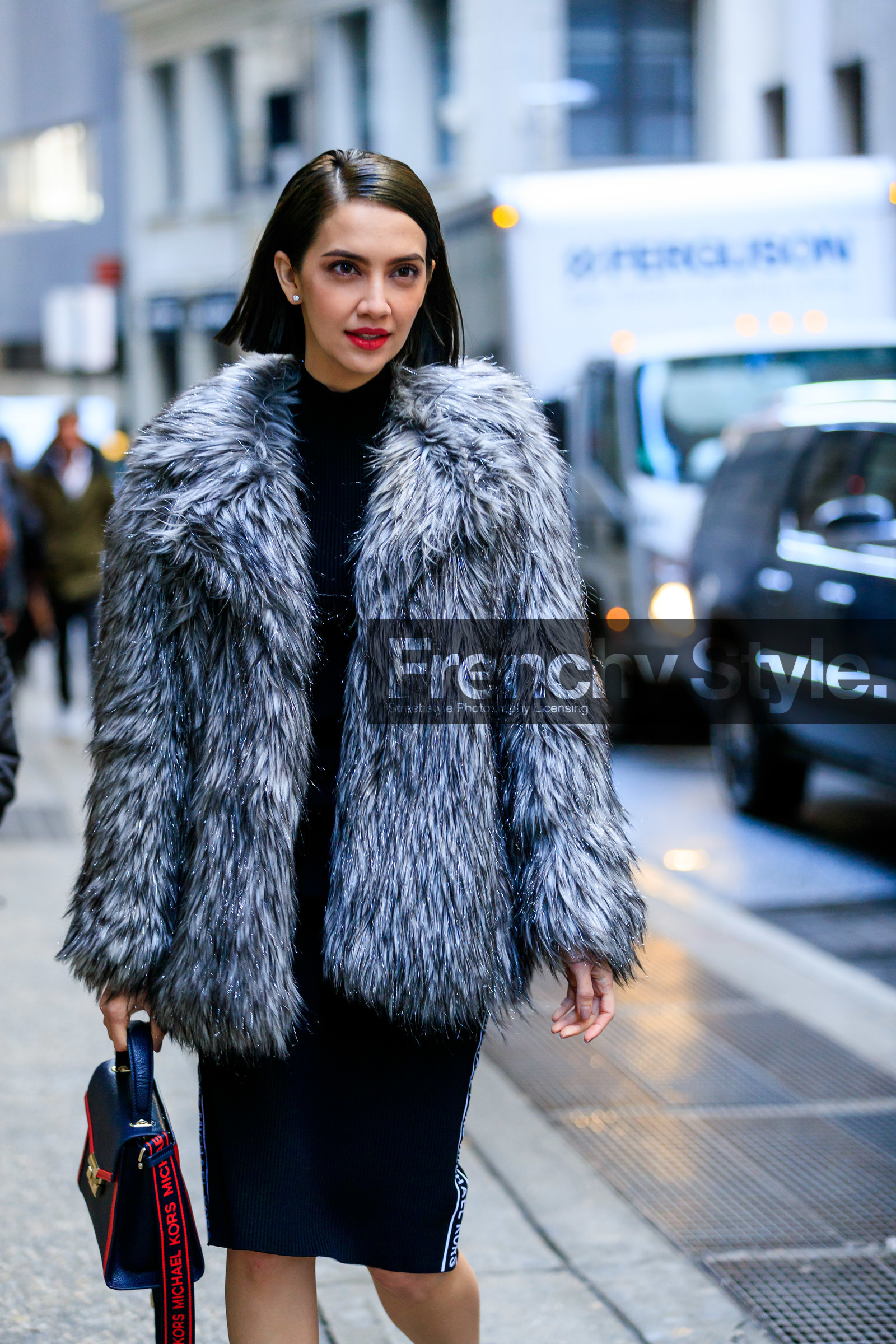 black bag, black dress, fur jacket, grey fur, grey jacket, leather bag, michael kors, street style, jonathan paciullo, frenchystyle, NYFW, NEW YORK, AUTUMN WINTER 2019-2020, AW 19-20, FALL WINTER 2019-2020, FW 19-20, fashion week, FW, vertical, atmosphere details, detail