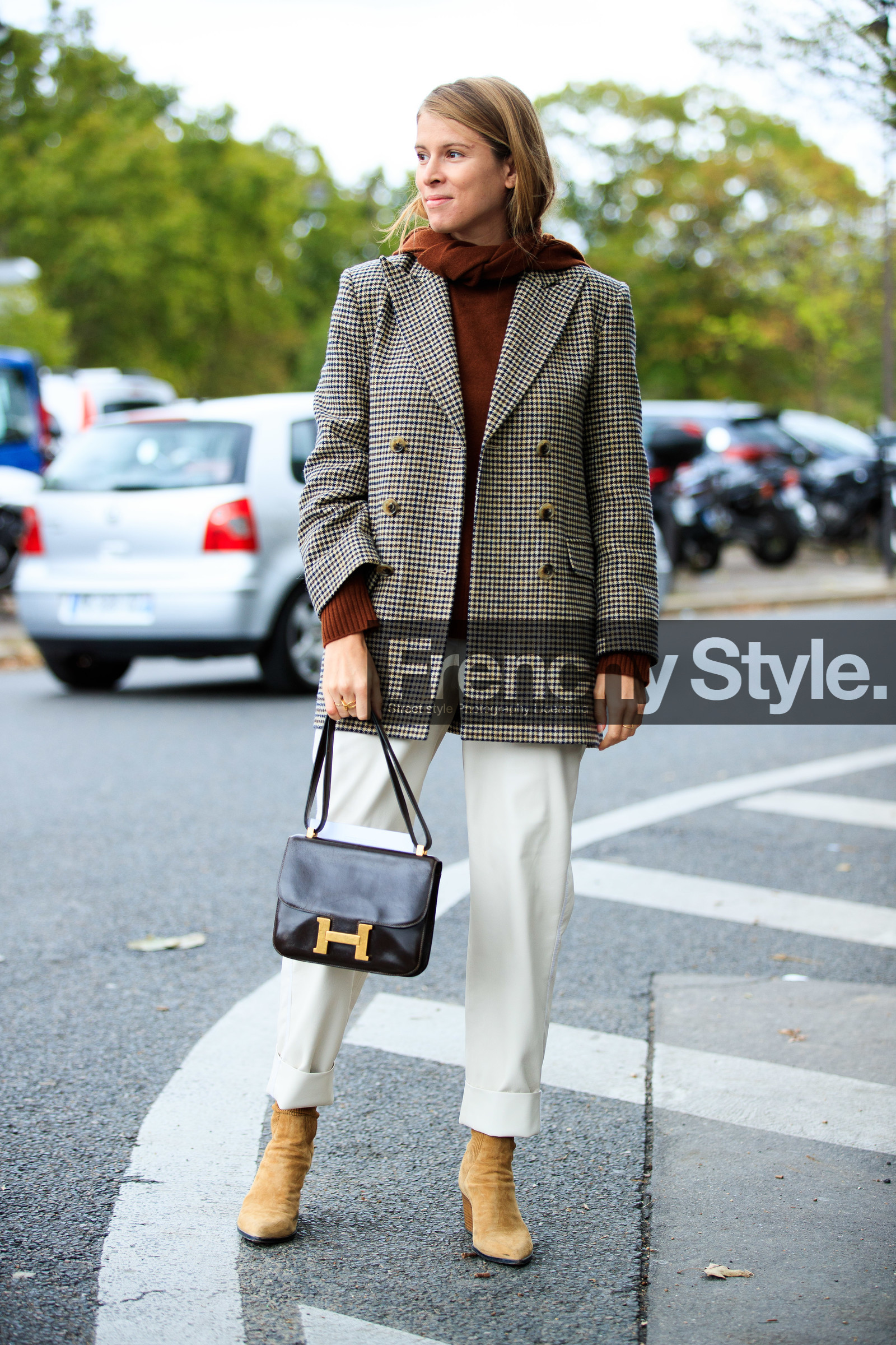 monica ainley, brown hoodie, white leather pants, black leather bag, constance hermes bag, hermes bag, checked jacket, beige jacket, brown jacket, beige boots, beige suede boots, hoodie, knit hoodie, fashion week, frenchystyle, FW, jonathan paciullo, street style, PFW, PARIS, SPRING SUMMER 2021, SS 21, vertical, full length