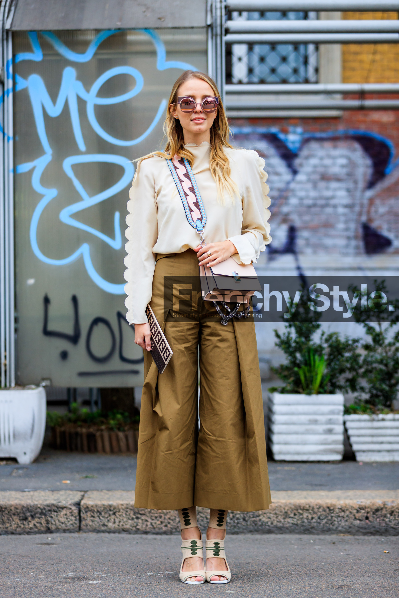 AUTUMN WINTER 2017-2018, AW 17-18, beige shoes, beige sweater, brown pants, FALL WINTER 2017-2018, fashion week, fendi, frenchystyle, full length, fun sunglasses, FW, FW 17-18, high heels, jonathan paciullo, leather bag, leather shoes, MFW, MILAN, pink bag, street style, sunglasses, trousers, vertical, wide pants