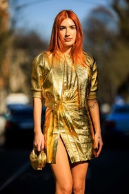golden dress, mini dress, heeled sandals, golden mini bag, fendi mini bag, fendi, patricia manfield, fashion week, frenchystyle, FW, jonathan paciullo, street style, MFW, MILAN, FALL WINTER 2022_2023, AUTUMN WINTER 2022-2023, FW 22-23, vertical, atmosphere details