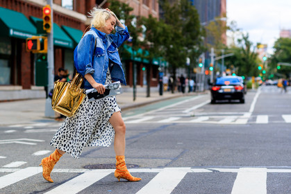 animal print, atmosphere details, balenciaga, blue denim, denim jacket, fashion week, frenchystyle, full length, FW, gold bag, horizontal, jonathan paciullo, leather bag, leopard, leopard print, NEW YORK, NYFW, orange shoes, printed dress, shiny bag, SPRING SUMMER 2018, SS 18, street style, velvet, white dress, zanita whittington