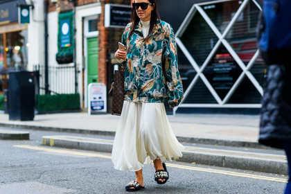 atmosphere details, black shoes, brown bag, detail, embroidered shoes, fashion week, frenchystyle, fur shoes, FW, graphic bag, green jacket, horizontal, jonathan paciullo, leather bag, leather shoes, LFW, LONDON, long dress, louis vuitton, monogram, pearls, printed bag, printed jacket, SPRING SUMMER 2018, SS 18, street style, white dress