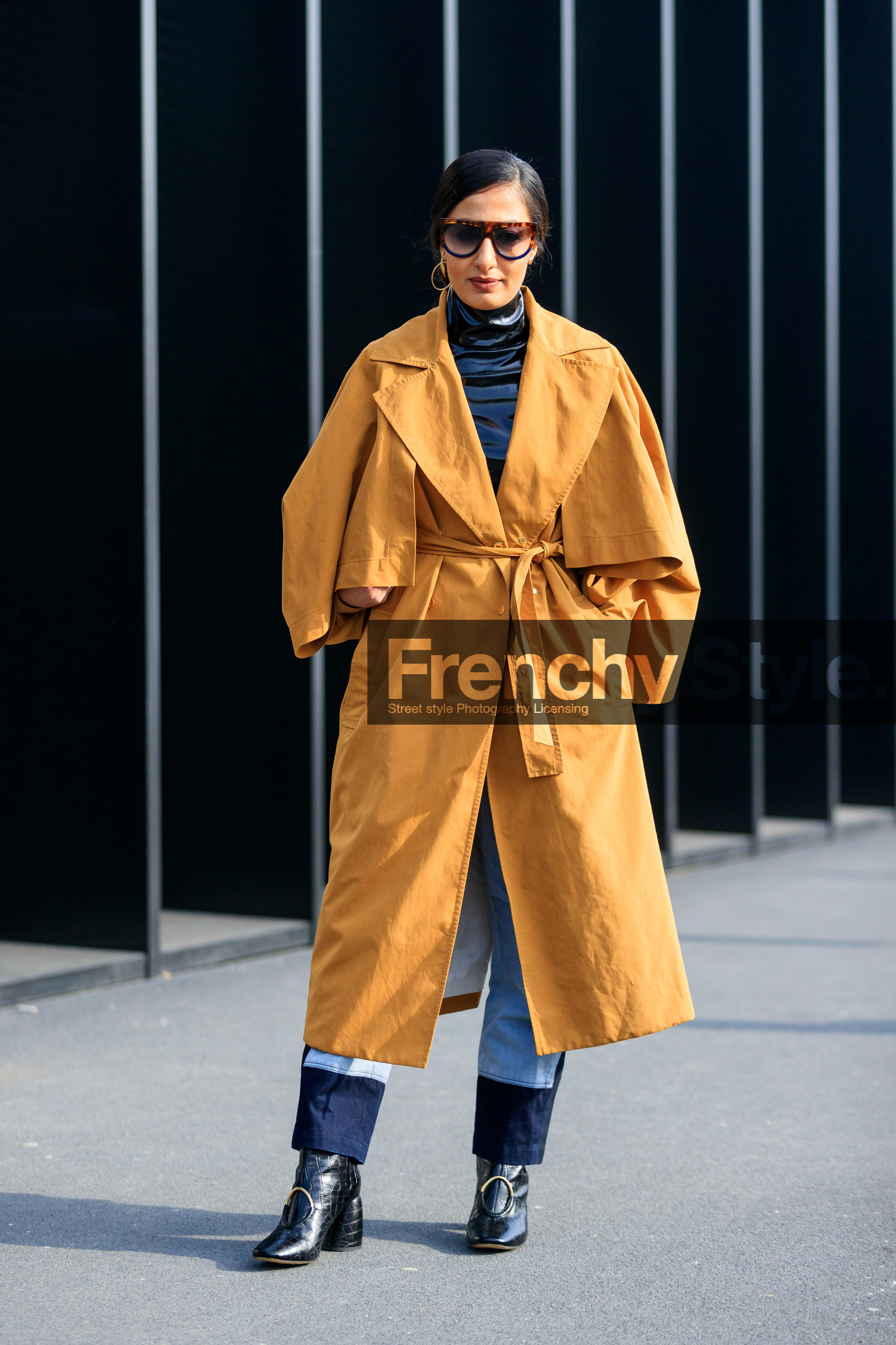 AUTUMN WINTER 2017-2018, AW 17-18, black shoes, black top, black turtleneck, FALL WINTER 2017-2018, fashion week, frenchystyle, full length, FW, FW 17-18, high heels, jonathan paciullo, leather shoes, MFW, MILAN, nausheen shah, street style, sunglasses, trench coat, trousers, varnished leather, vertical, vinyl, yellow coat