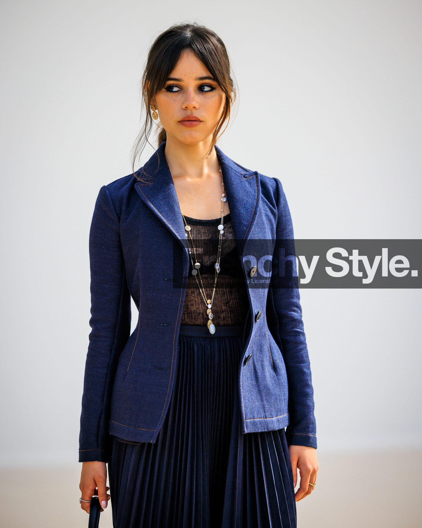 fashion week, frenchystyle, FW, jonathan paciullo, street style, PFW, PARIS, SPRING SUMMER 2024, SS 24, vertical, atmosphere details, detail