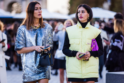 bag, black bag, black dress, dress, duo, Gilda Ambrosio, Giorgia Tordini, gold chain, gold necklace, jacket, louis vuitton look, necklace, purple bag, sequins, silver dress, sleeveless jacket, yellow jacket, fashion week, frenchystyle, FW, jonathan paciullo, street style, PFW, PARIS, SPRING SUMMER 2022, SS 22, horizontal, atmosphere details
