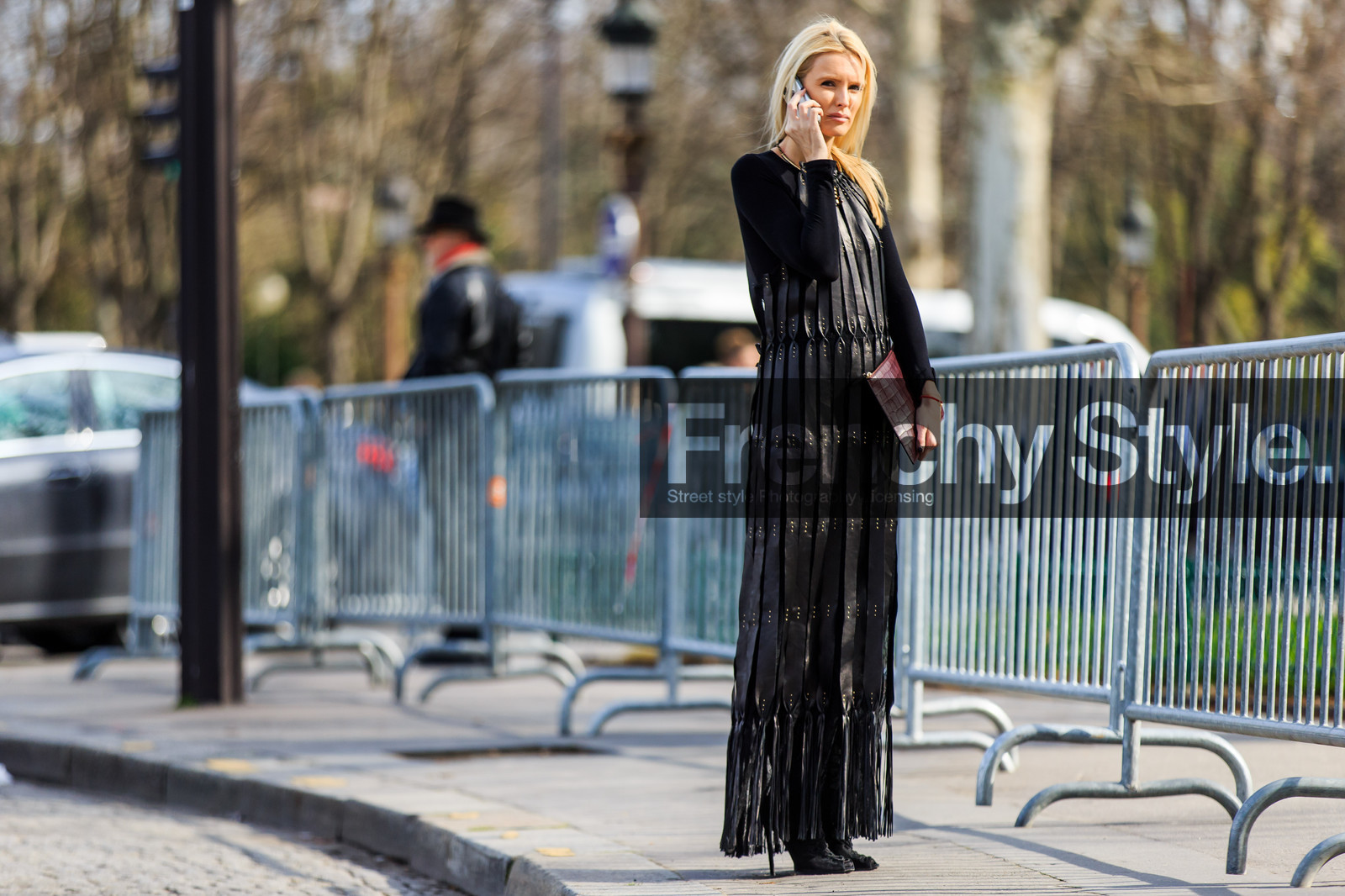 atmosphere details, AUTUMN WINTER 2016-2017, AW 16-17, black dress, black shoes, black sweater, FALL WINTER 2016-2017, fashion week, frenchystyle, fringes, full length, FW, FW 16-17, high heels, horizontal, jonathan paciullo, kate davidson hudson, leather clutch, leather dress, long dress, PARIS, PFW, red clutch, street style, suede shoes