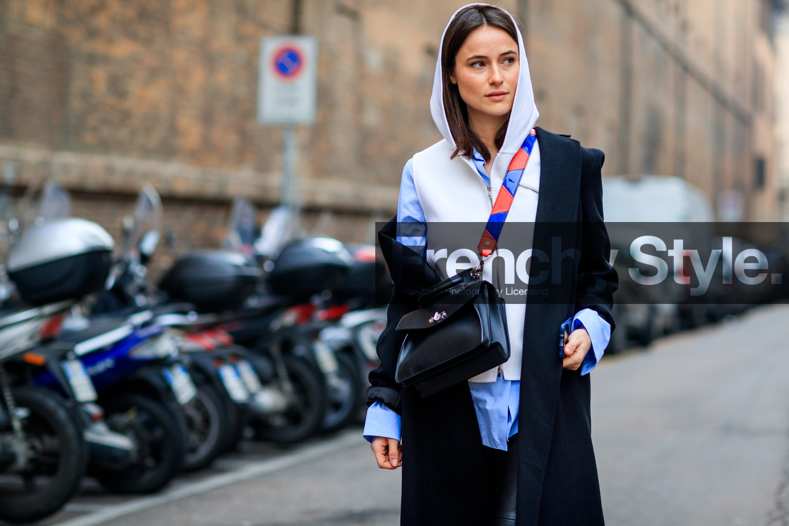atmosphere details, AUTUMN WINTER 2017-2018, AW 17-18, black bag, black coat, black pants, blue shirt, detail, FALL WINTER 2017-2018, fashion week, frenchystyle, FW, FW 17-18, hood, horizontal, jonathan paciullo, leather bag, leather pants, lena lademann, MFW, MILAN, overcoat, street style, white sweater