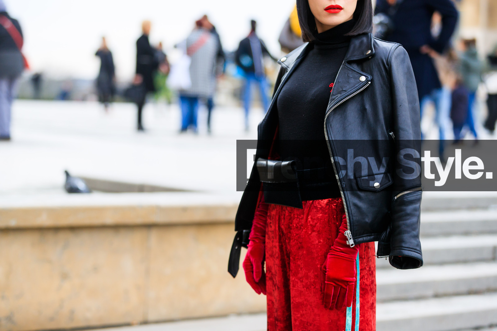 black bag, black jacket, black perfecto, black turtleneck, fanny pack, graphic pants, leather bag, leather perfecto, over the shoulder, printed pants, red gloves, red lips, red pants, trousers, velvet, street style, jonathan paciullo, FW, frenchystyle, fashion week, PFW, PARIS, AUTUMN WINTER 2018-2019, FALL WINTER 2018-2019, FW 18-19, horizontal, atmosphere details, mademoiselle yulia