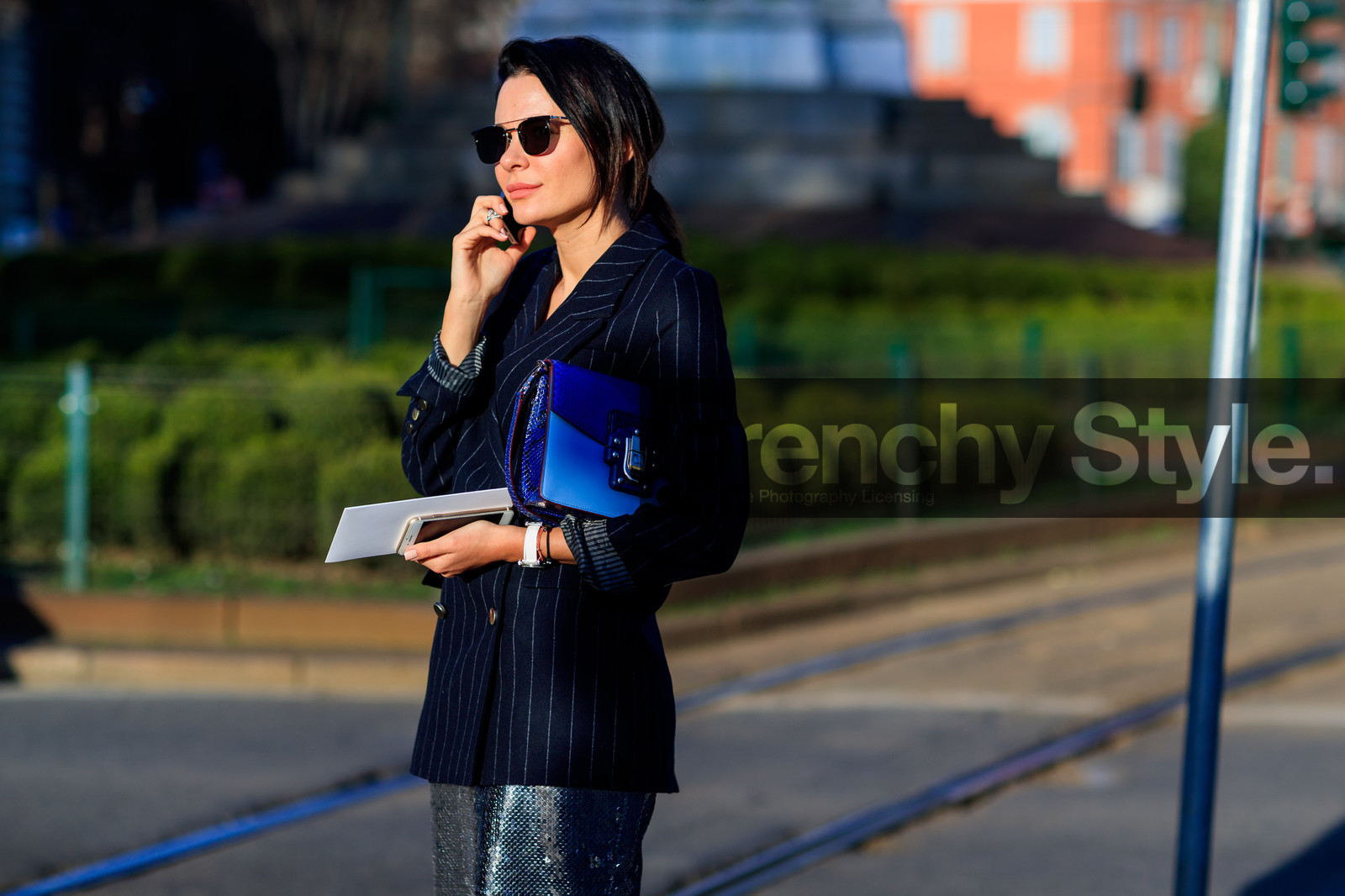 atmosphere details, AUTUMN WINTER 2017-2018, AW 17-18, blazer, blue bag, blue jacket, detail, FALL WINTER 2017-2018, fashion week, frenchystyle, FW, FW 17-18, glitter, graphic jacket, horizontal, jonathan paciullo, leather bag, MFW, MILAN, printed jacket, shiny skirt, silver skirt, street style, striped jacket, sunglasses