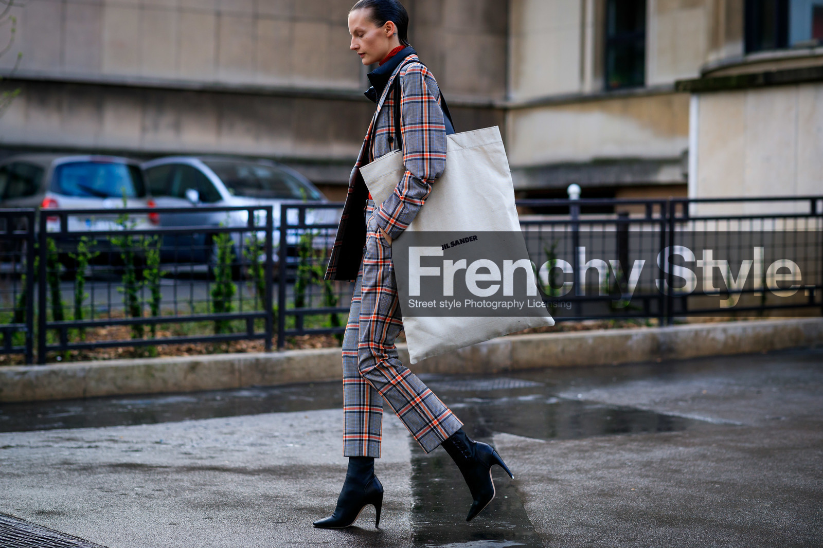 beige bag, black shoes, blazer, checked, graphic jacket, graphic pants, grey jacket, grey pants, grey suit, high heels, jil sander, leather bag, leather shoes, model, plaid, printed jacket, printed pants, pulled back hair, tote bag, trousers, wet hair, PARIS, PFW, street style, jonathan paciullo, FW, frenchystyle, fashion week, AUTUMN WINTER 2019-2020, AW 19-20, FALL WINTER 2019-2020, FW 19-20, horizontal, atmosphere details, full length