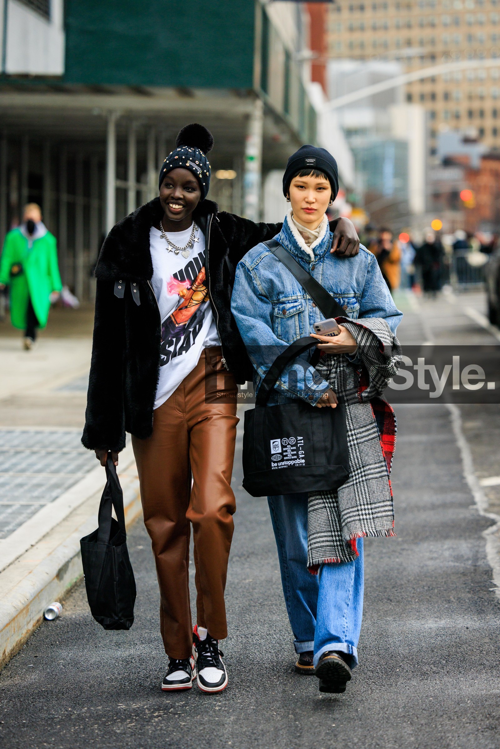 black beanie, white tshirt, print tshirt, leather pants, brown pants, blacn and white sneakers, denim look, denim jacket, jeans, black totebag, plaid scarf, furry jacket, black jacket, wintert furry jacket, black winter coat, silver necklace, charms necklace, street style, jonathan paciullo, FW, frenchystyle, fashion week, NYFW, NEW YORK, AUTUMN WINTER 2022-2023, FALL WINTER 2022_2023, FW 22-23, vertical, full length, model