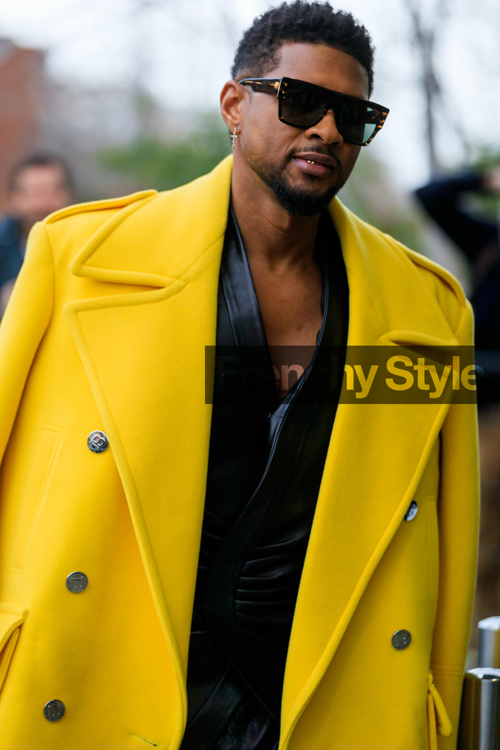 usher, yellow coat, black leather jacket, square shape glasses, scale sunglasses, fashion week, frenchystyle, FW, jonathan paciullo, street style, PFW, PARIS, AUTUMN WINTER 2020-2021, FALL WINTER 2020-2021, FW 20-21, vertical, atmosphere details, detail