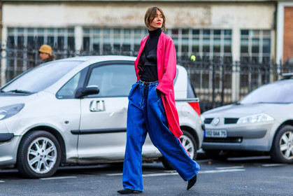 atmosphere details, AUTUMN WINTER 2016-2017, AW 16-17, black bra, black sweater, black top, black turtleneck, blue denim, bra, denim pants, FALL WINTER 2016-2017, fashion week, frenchystyle, full length, FW, FW 16-17, horizontal, jeans, jonathan paciullo, julie pelipas, PARIS, PFW, pink coat, red lips, street style, trousers