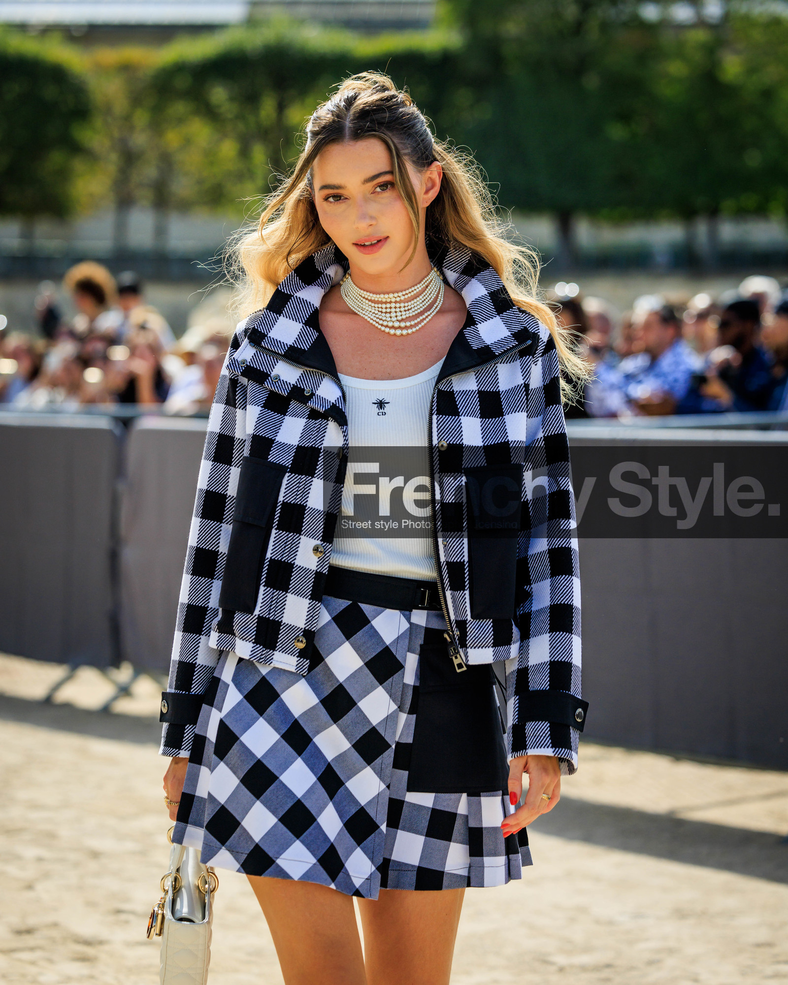 fashion week, frenchystyle, FW, jonathan paciullo, street style, PFW, PARIS, SPRING SUMMER 2024, SS 24, vertical, atmosphere details, detail