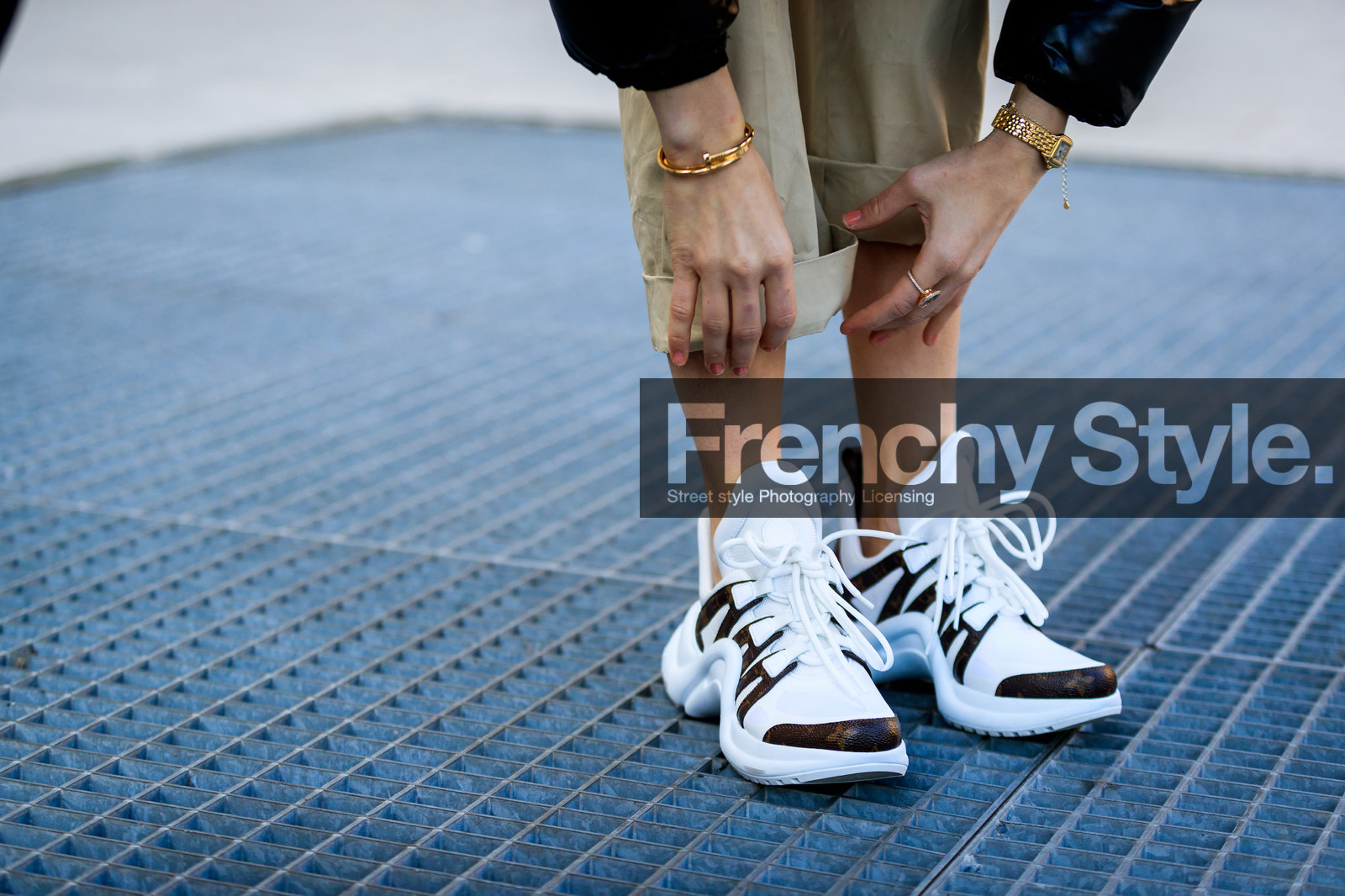 beige pants, cartier, clou bracelet, golden jewelry, leather shoes, louis vuitton, trousers, watch, white sneakers, street style, jonathan paciullo, FW, frenchystyle, fashion week, PFW, PARIS, AUTUMN WINTER 2018-2019, FALL WINTER 2018-2019, FW 18-19, horizontal, atmosphere details, caro daur