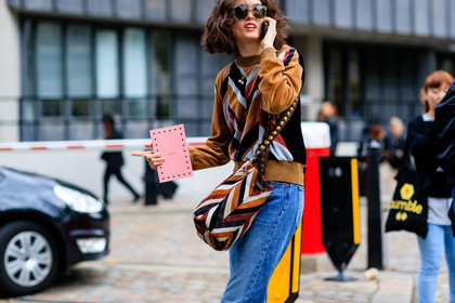 atmosphere details, blue denim, brown bag, brown sweater, camel bag, camel sweater, denim pants, detail, fashion week, frenchystyle, FW, geometric, graphic bag, graphic sweater, horizontal, jeans, jonathan paciullo, leather bag, LFW, LONDON, printed bag, SPRING SUMMER 2017, SS 17, street style, striped bag, striped sweater, stripes, suede bag, suede sweater, sunglasses, trousers, woman