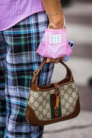 brown bag, check, color, facial mask, fluid pants, gucci bag, leather bag, logo bag, pink shirt, print, printed bag, printed pants, shirt, split, splited pants, striped shirt, stripes, detail, close up, jacquard, fashion week, frenchystyle, FW, jonathan paciullo, street style, SPRING SUMMER 2022, SS 22, MFW, MILAN, vertical, atmosphere details
