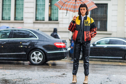 atmosphere details, AUTUMN WINTER 2016-2017, AW 16-17, black jacket, black pants, bomber jacket, FALL WINTER 2016-2017, fashion week, frenchystyle, full length, FW, FW 16-17, glitter, golden boots, golden heel, gosha rubchinskiy, graphic jacket, horizontal, jonathan paciullo, leather boots, leather pants, LFW, LONDON, maison martin margiela, MENSWEAR, patchwork, printed jacket, red jacket, shiny boots, street style, tabi shoes, trousers, umbrella, white shirt, yellow jacket