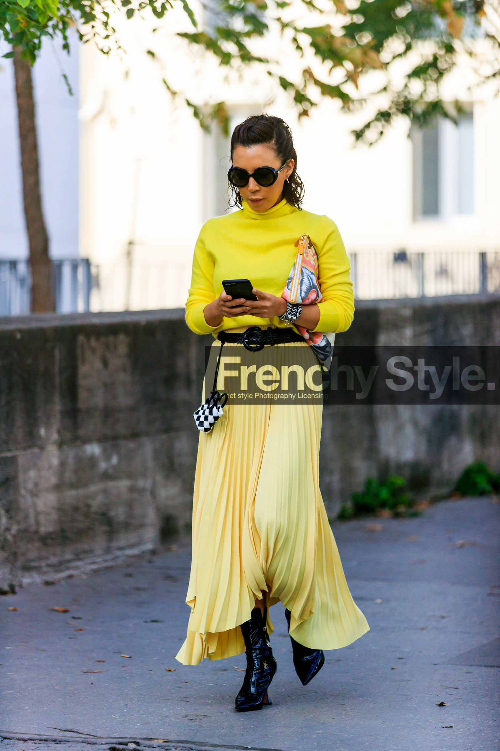 gucci sunglasses, black sunglasses, round shape sunglasses, yellow pullover, yellow skirt, yellow total look, balenciaga bag, balenciaga clutch, printed bag, printed clutch, floral printed bag, floral printed clutch, orange leather bag, hermes bracelet, big bangle, plaited bangle, black bracelet, black leather belt, plaited belt, belted skirt, pleated skirt, bottega veneta bag, black leather bag, white leather bag, long skirt, turtleneck pullover, black polish boots, low boots, high heels boots, sharp end boots, mini bag, belt bag, fashion week, frenchystyle, FW, jonathan paciullo, street style, SPRING SUMMER 2020, SS 20, PFW, PARIS, vertical, full length