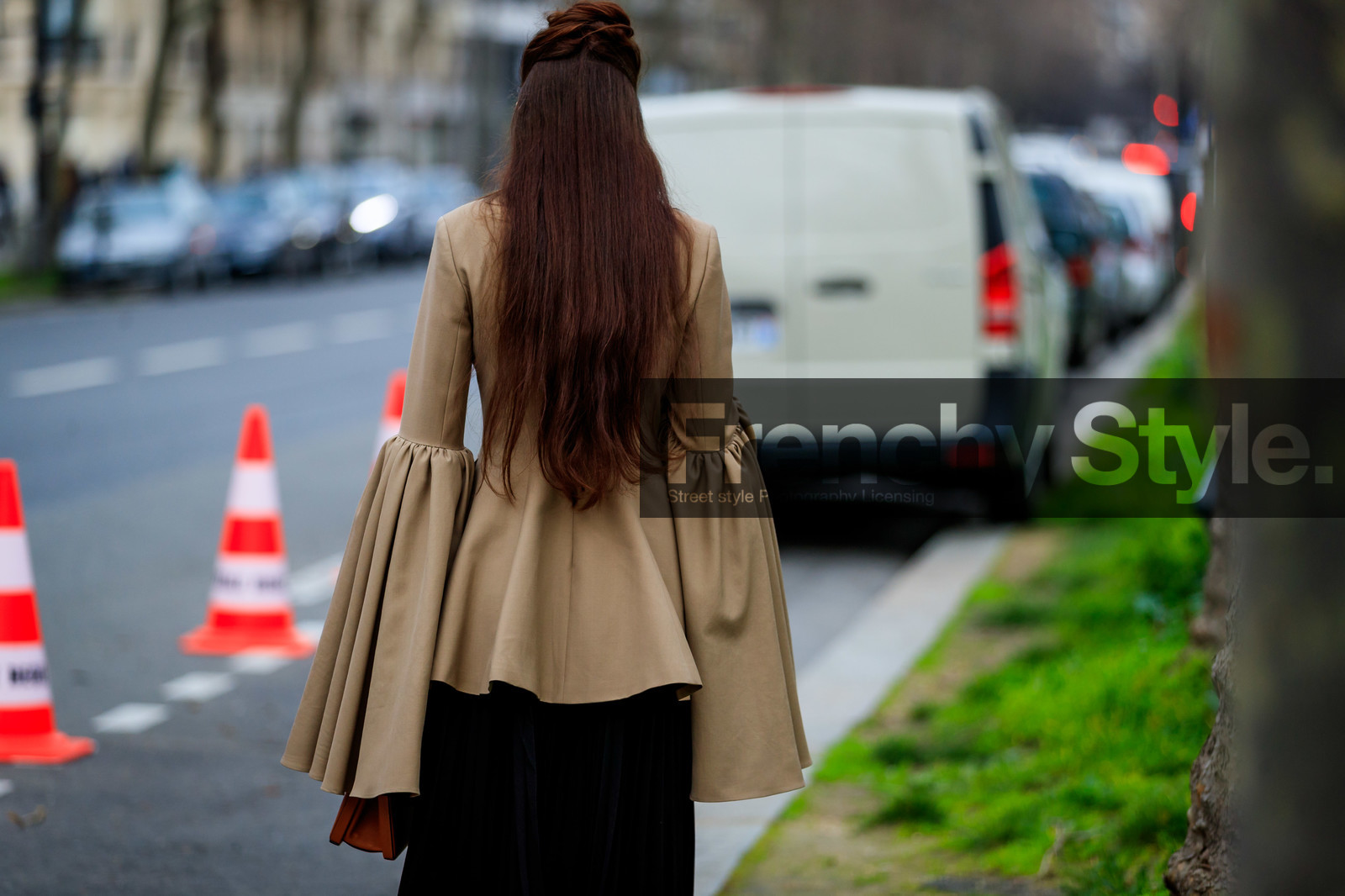back details, beige jacket, balloon sleeves, oversize sleeves, fashion week, frenchystyle, FW, jonathan paciullo, street style, PFW, PARIS, AUTUMN WINTER 2020-2021, FALL WINTER 2020-2021, FW 20-21, horizontal, detail, atmosphere details