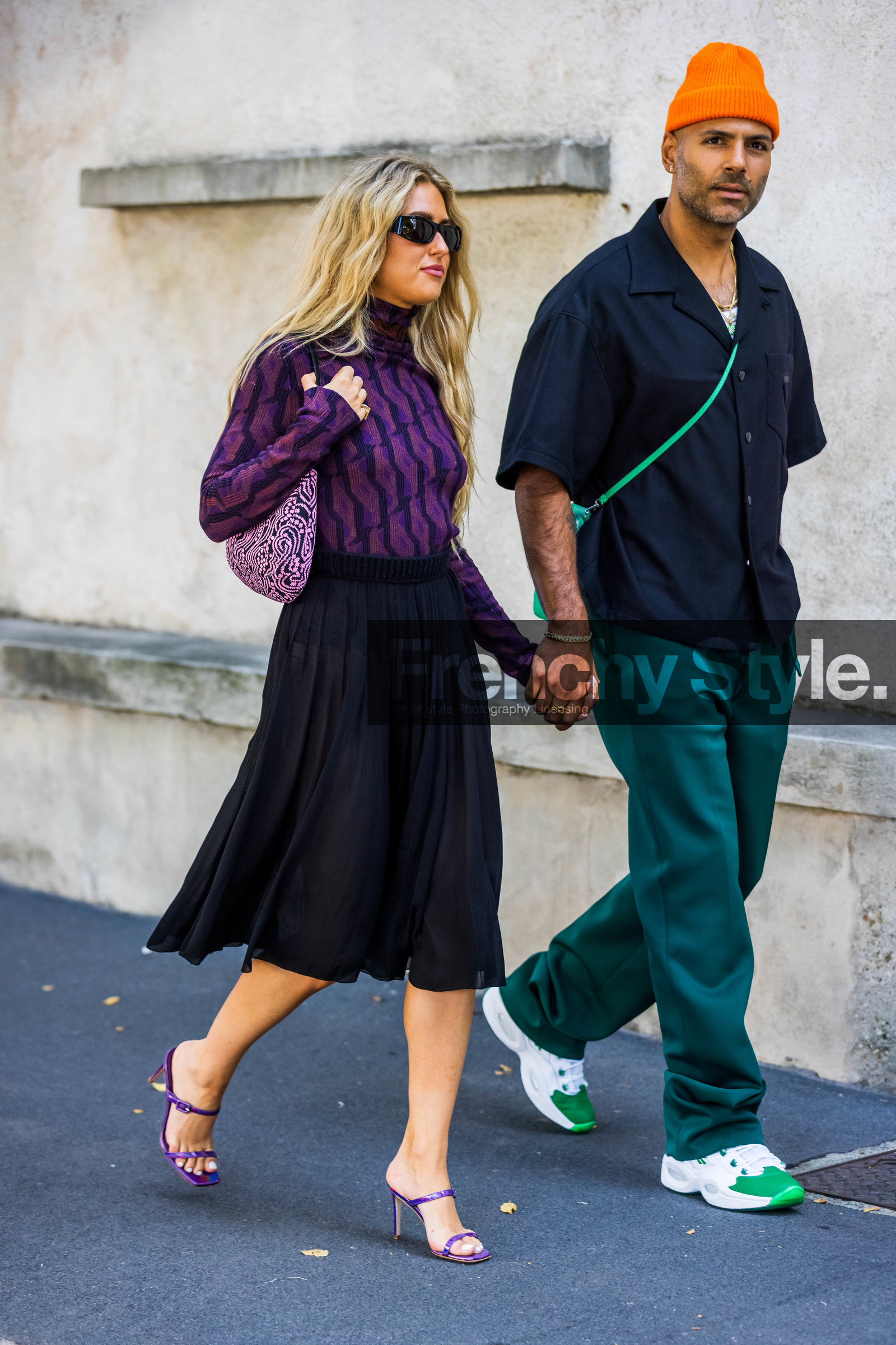 beanie, bicolor bag, black shirt, black skirt, couple, duo, Emiili Sindlev, fluid skirt, green pants, jacquard bag, Mads Emil Grove Moller, menswear, orange beanie, pink bag, prada bag, prada look, print, printed bag, purple mules, purple sandals, purple turtleneck, sneakers, sunglasse, fashion week, frenchystyle, FW, jonathan paciullo, street style, SPRING SUMMER 2022, SS 22, MFW, MILAN, vertical, full length