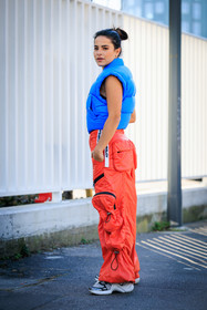 puffed sleveless vest, sleeveless blue vest, sporty look, red cargo pants, flared pants, chunky sneakers, louis vuittons sneakers, fashion week, frenchystyle, FW, jonathan paciullo, street style, MFW, MILAN, FALL WINTER 2022_2023, AUTUMN WINTER 2022-2023, FW 22-23, vertical, full length